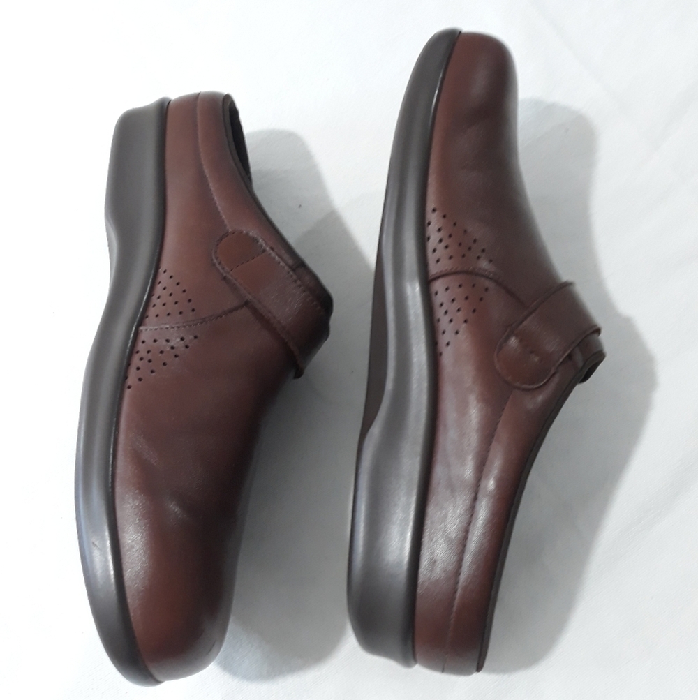 SAS San Antonio Shoemaker Leather Slip On Brown Shoes Bukle Clogs Size 10 1/2 M - Picture 2 of 13
